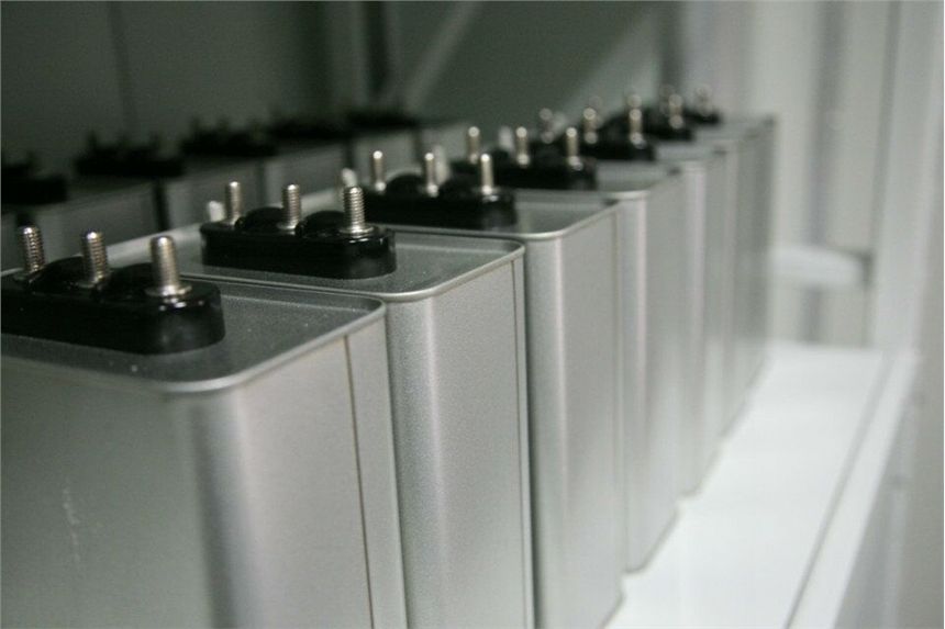 電容器能通過直流電嗎？為什么？